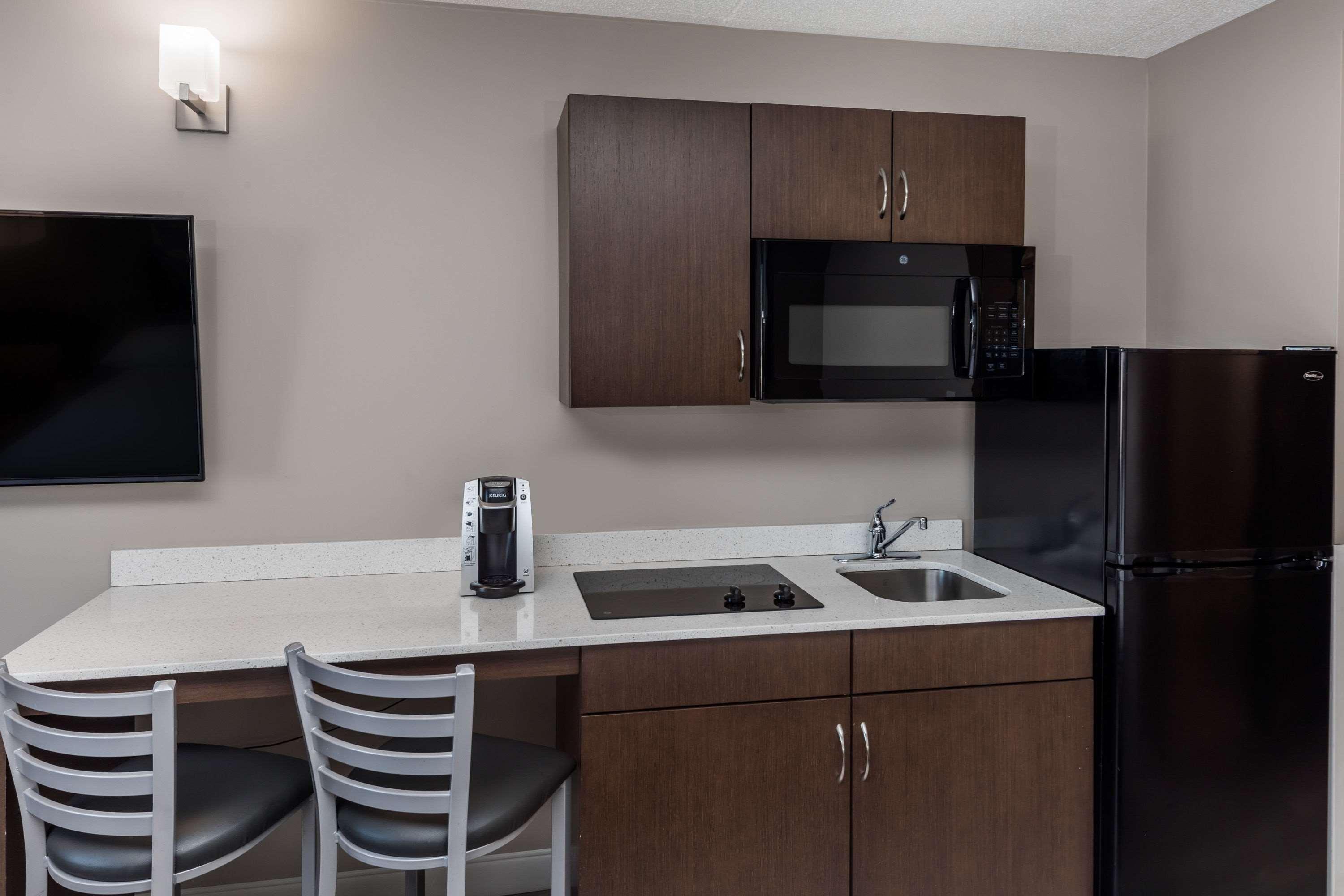 Super 8 By Wyndham Winnipeg West المظهر الخارجي الصورة