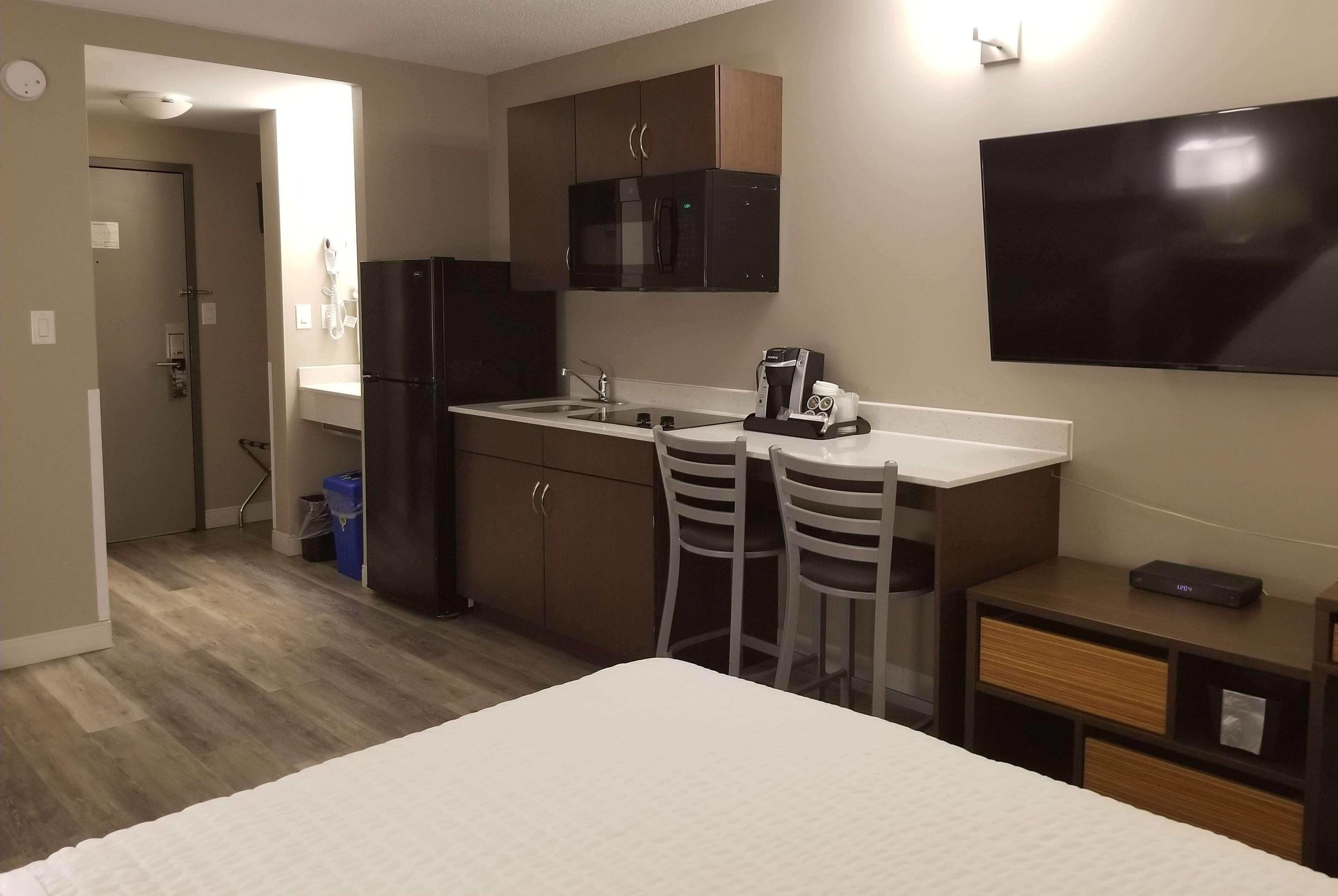Super 8 By Wyndham Winnipeg West المظهر الخارجي الصورة