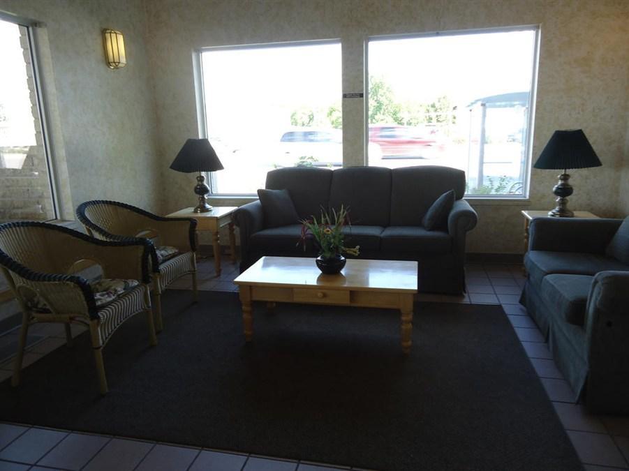 Super 8 By Wyndham Winnipeg West المظهر الخارجي الصورة