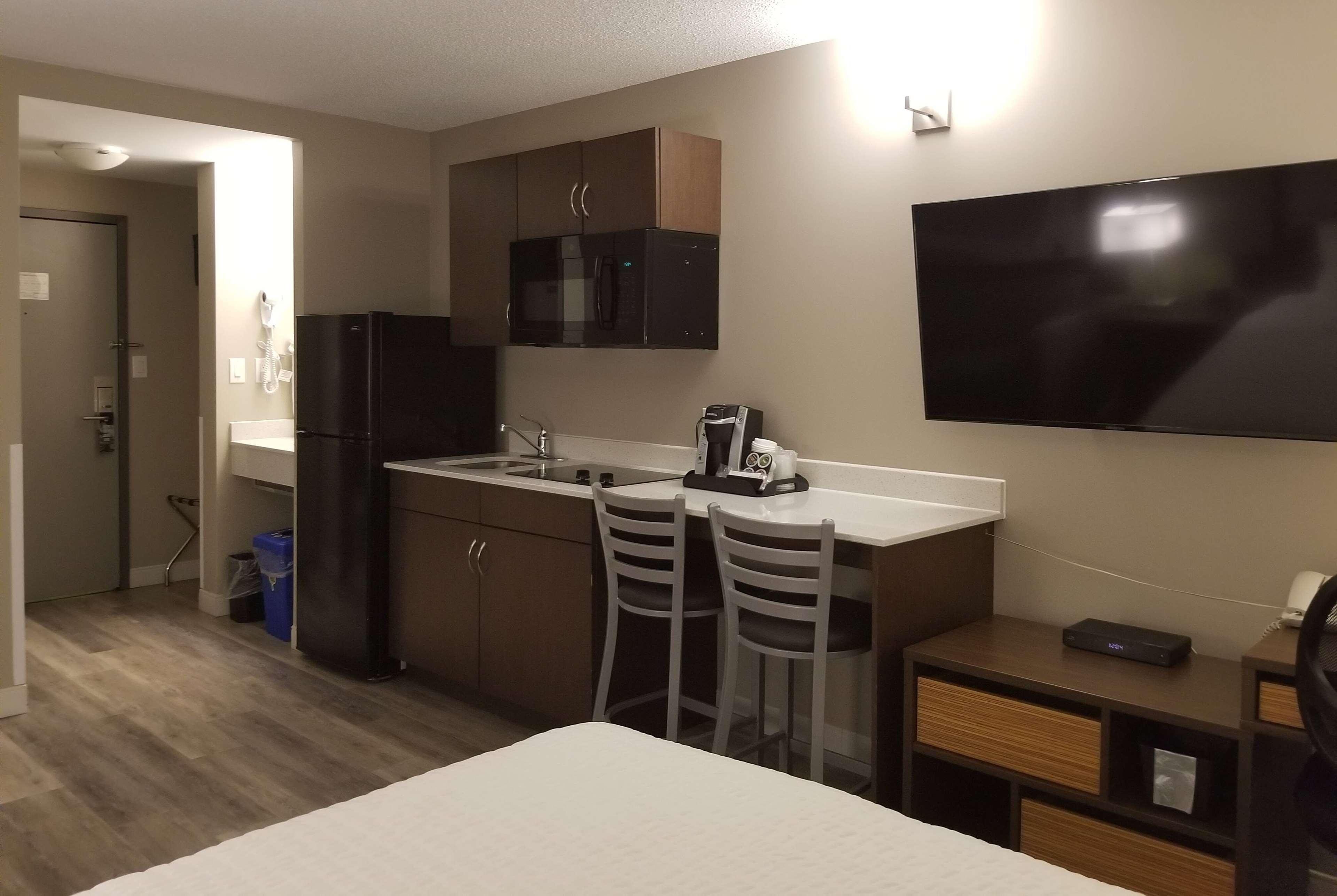 Super 8 By Wyndham Winnipeg West المظهر الخارجي الصورة
