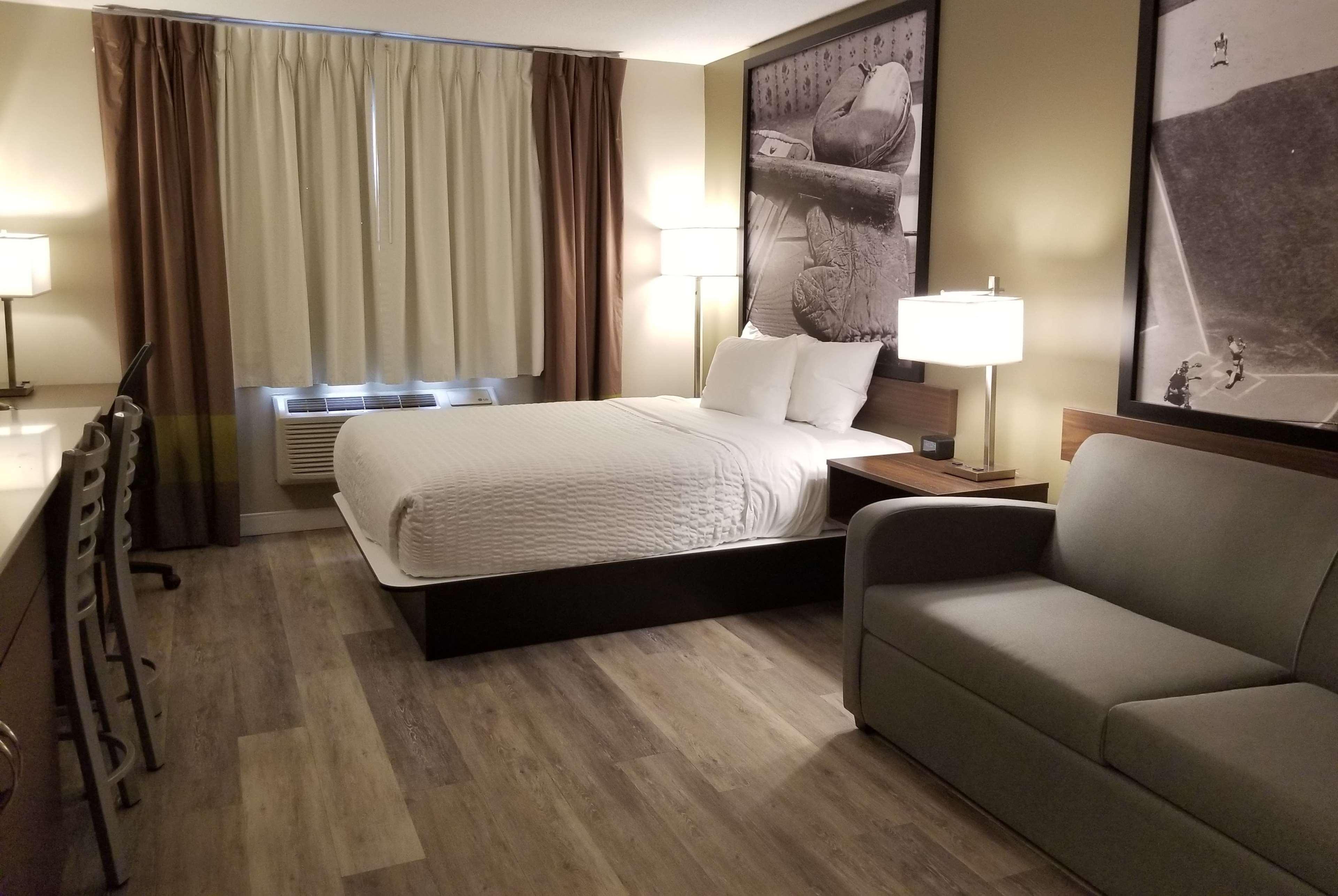Super 8 By Wyndham Winnipeg West المظهر الخارجي الصورة