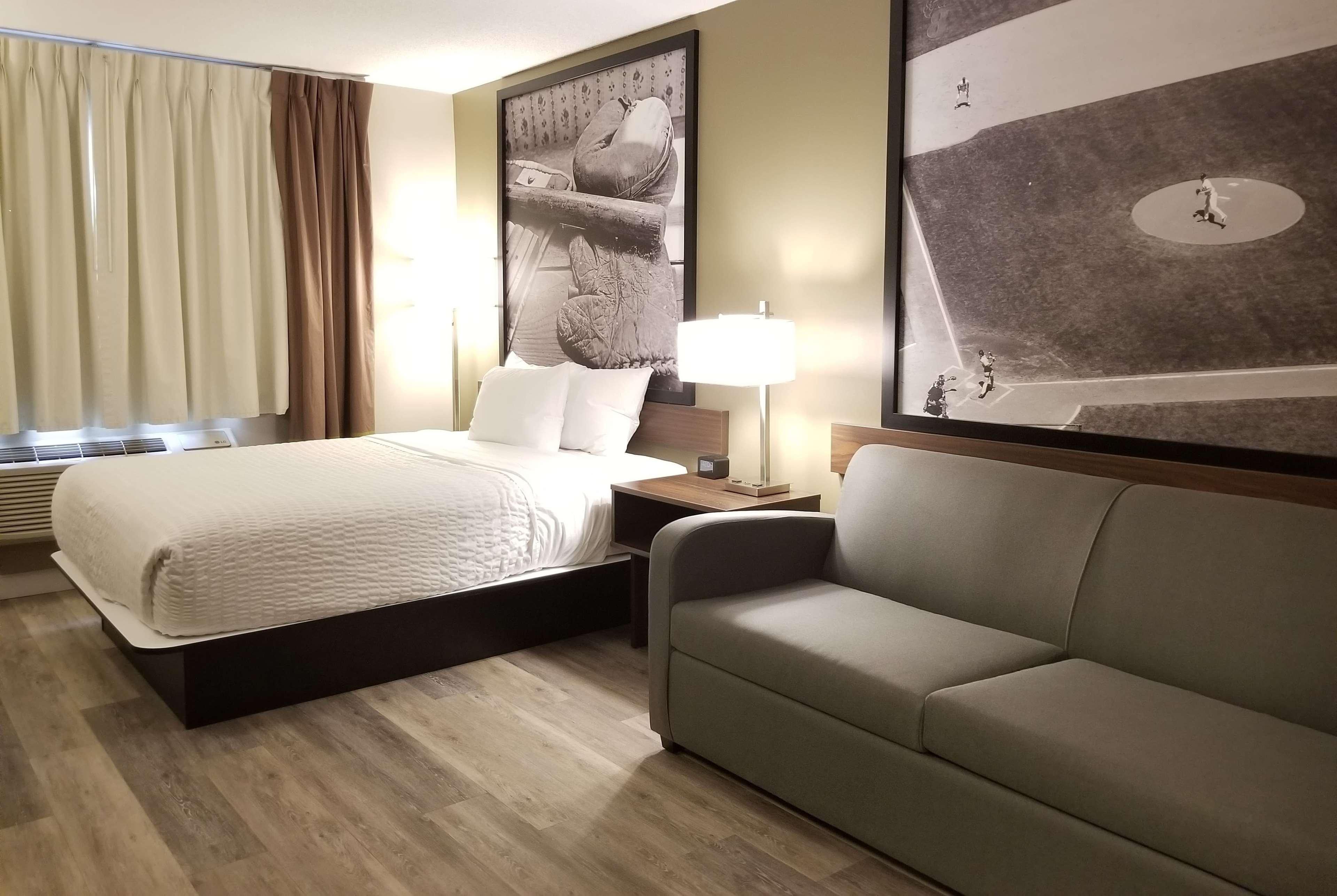 Super 8 By Wyndham Winnipeg West المظهر الخارجي الصورة