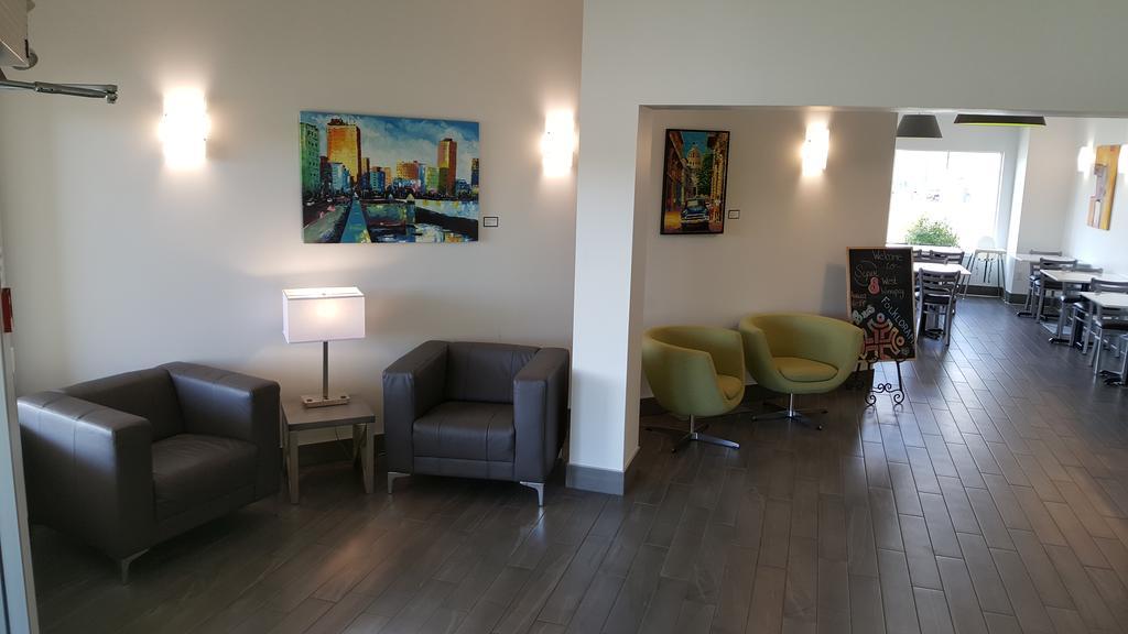 Super 8 By Wyndham Winnipeg West المظهر الخارجي الصورة