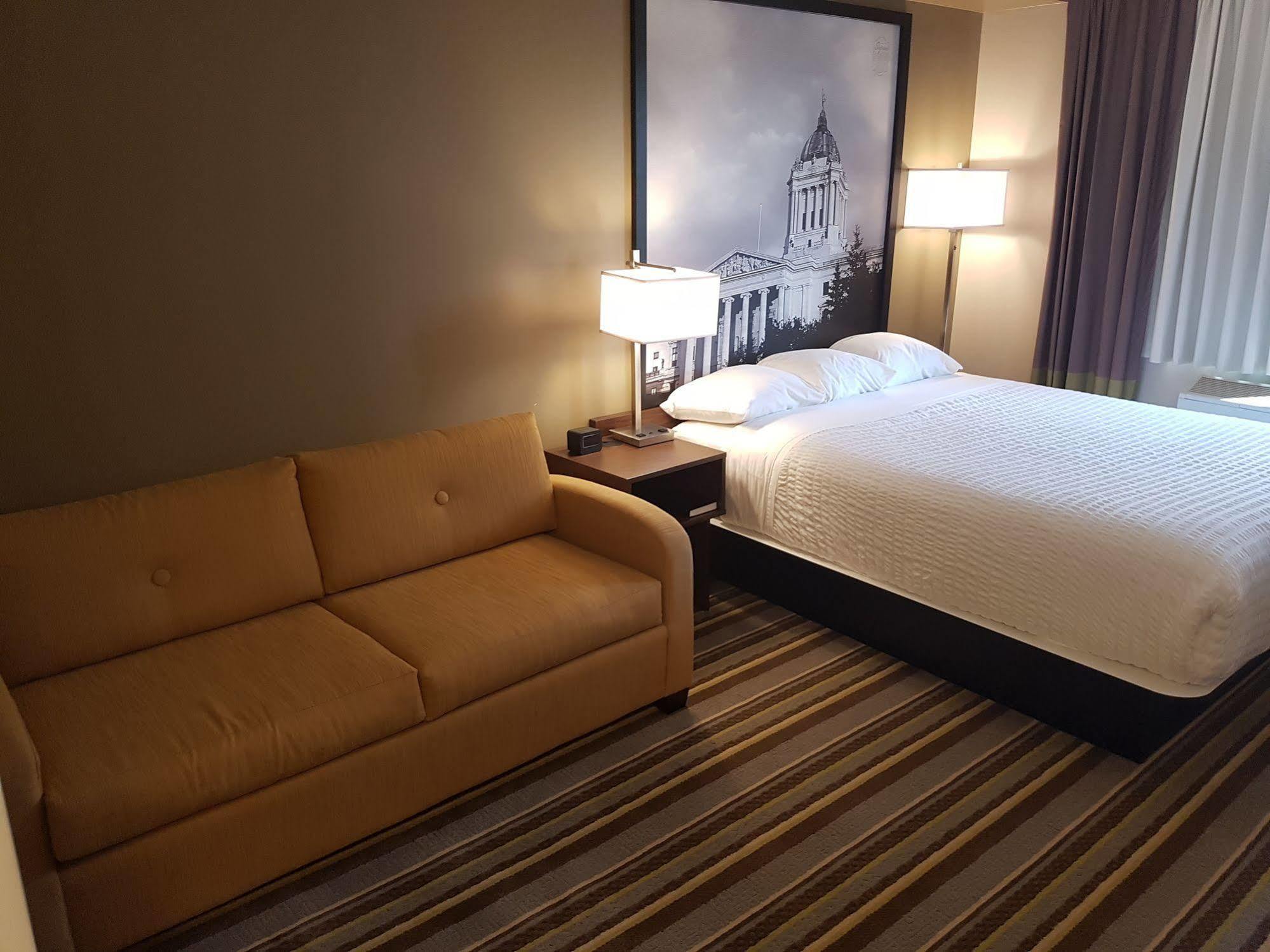 Super 8 By Wyndham Winnipeg West المظهر الخارجي الصورة