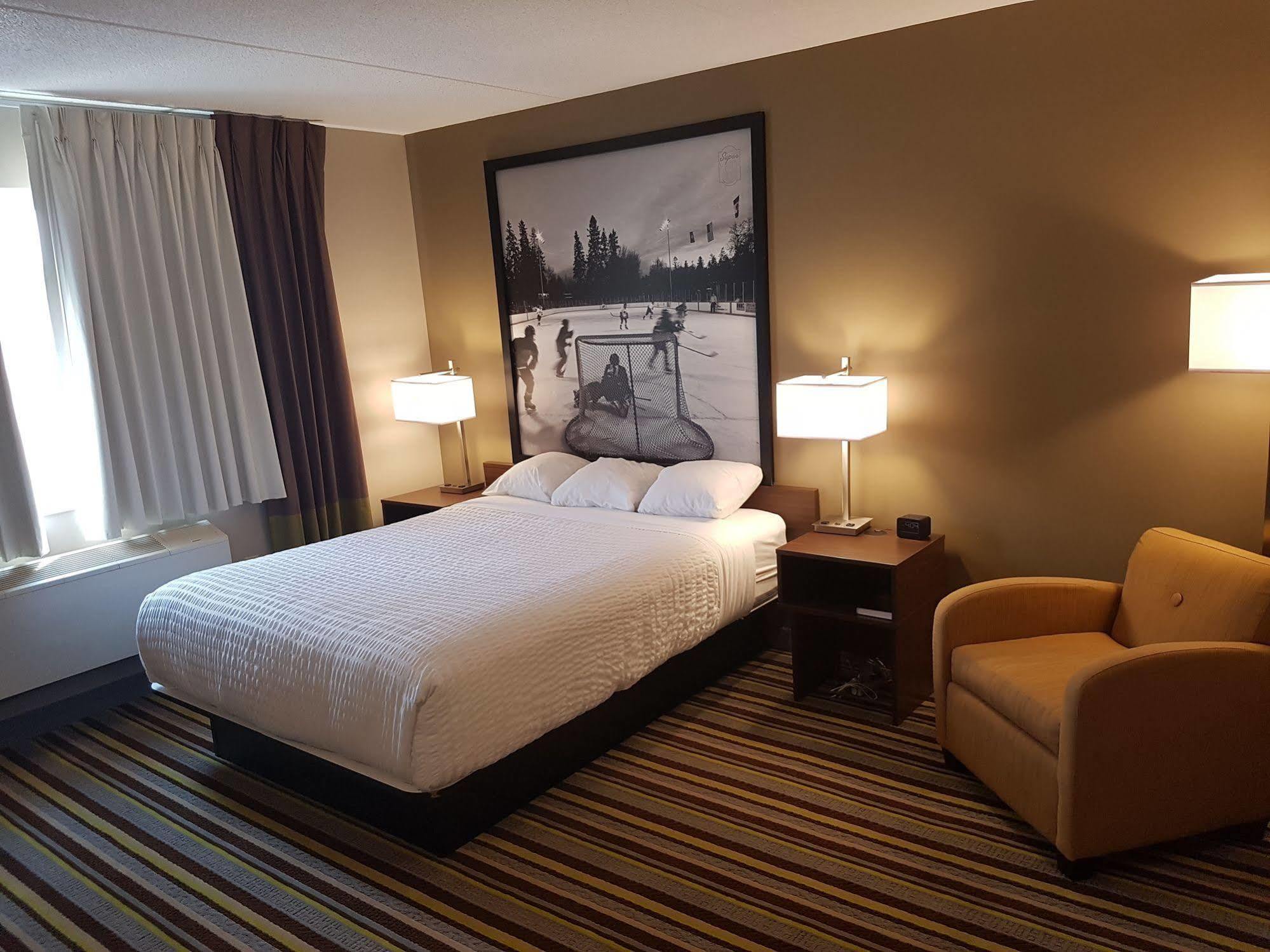 Super 8 By Wyndham Winnipeg West المظهر الخارجي الصورة