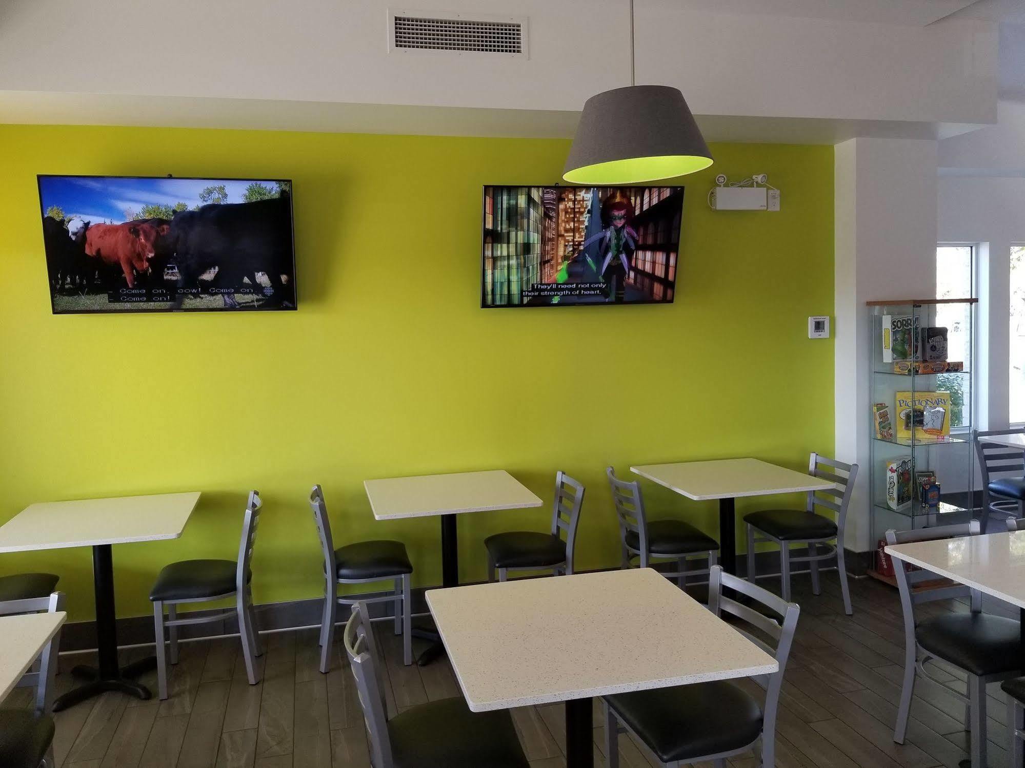 Super 8 By Wyndham Winnipeg West المظهر الخارجي الصورة
